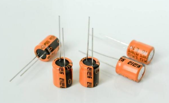 「NIPPON CHEMI-CON」電解電容極性接錯會爆炸，如何避免？